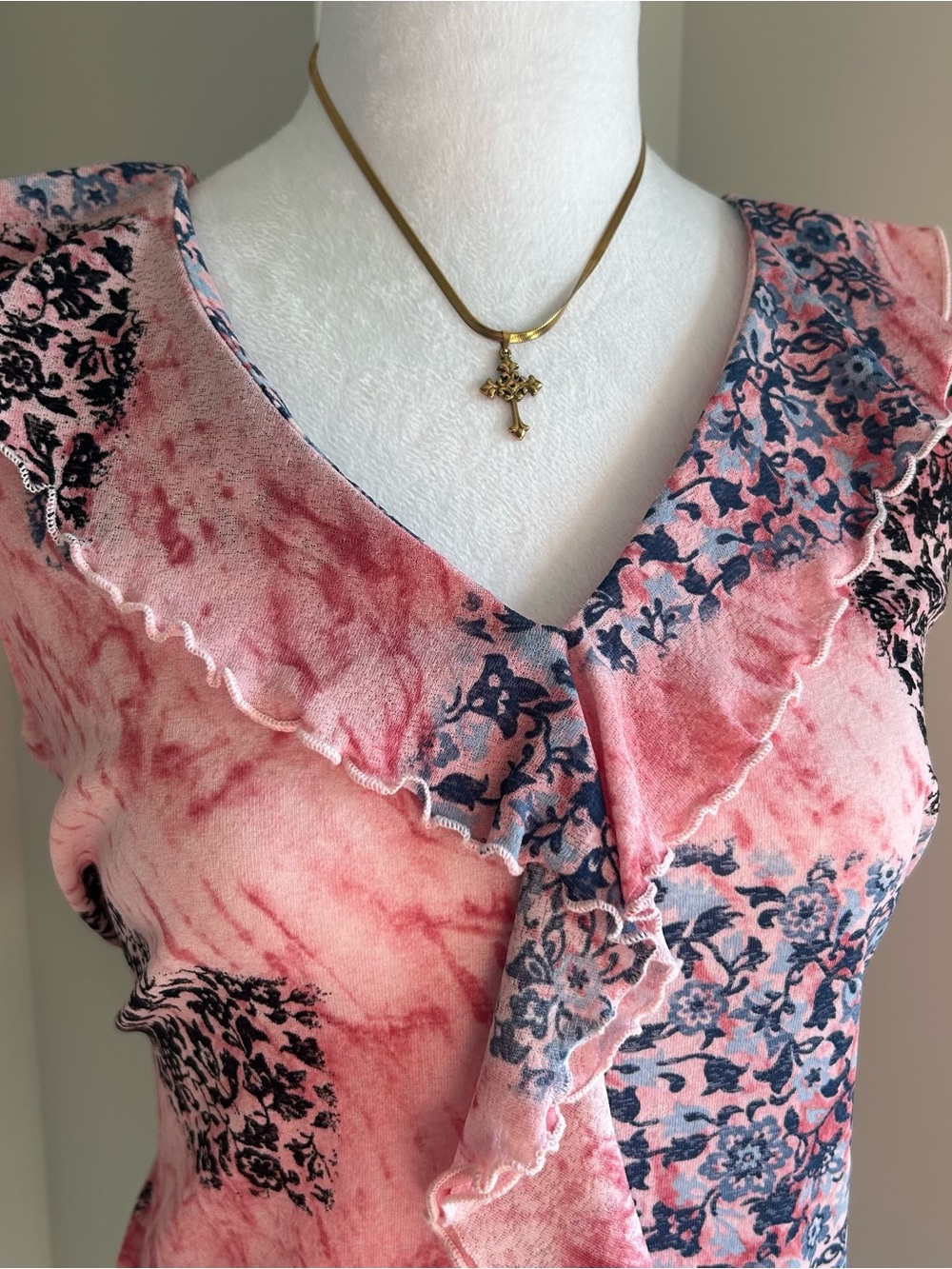 2000'a Pink Patterned Ruffle V Neck Top - Picture 2 of 6